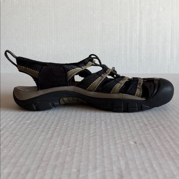 Keen Men’s Newport H2 In Black/Stone Gray main image 12